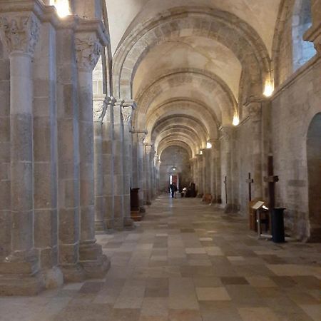 Appartement 48M2 Pour 6 Personnes Au Centre Ville Historique Avec Parking Gratuit Et Une Borne De Recharge Pour Voiture A 10 Metres Avallon Bagian luar foto