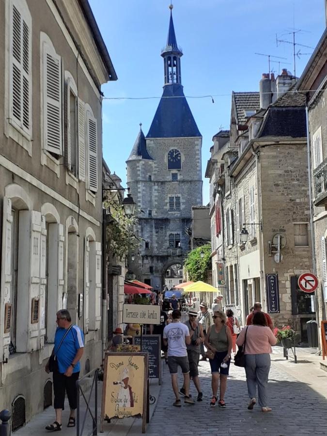 Appartement 48M2 Pour 6 Personnes Au Centre Ville Historique Avec Parking Gratuit Et Une Borne De Recharge Pour Voiture A 10 Metres Avallon Bagian luar foto