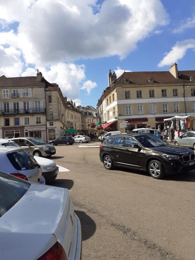 Appartement 48M2 Pour 6 Personnes Au Centre Ville Historique Avec Parking Gratuit Et Une Borne De Recharge Pour Voiture A 10 Metres Avallon Bagian luar foto