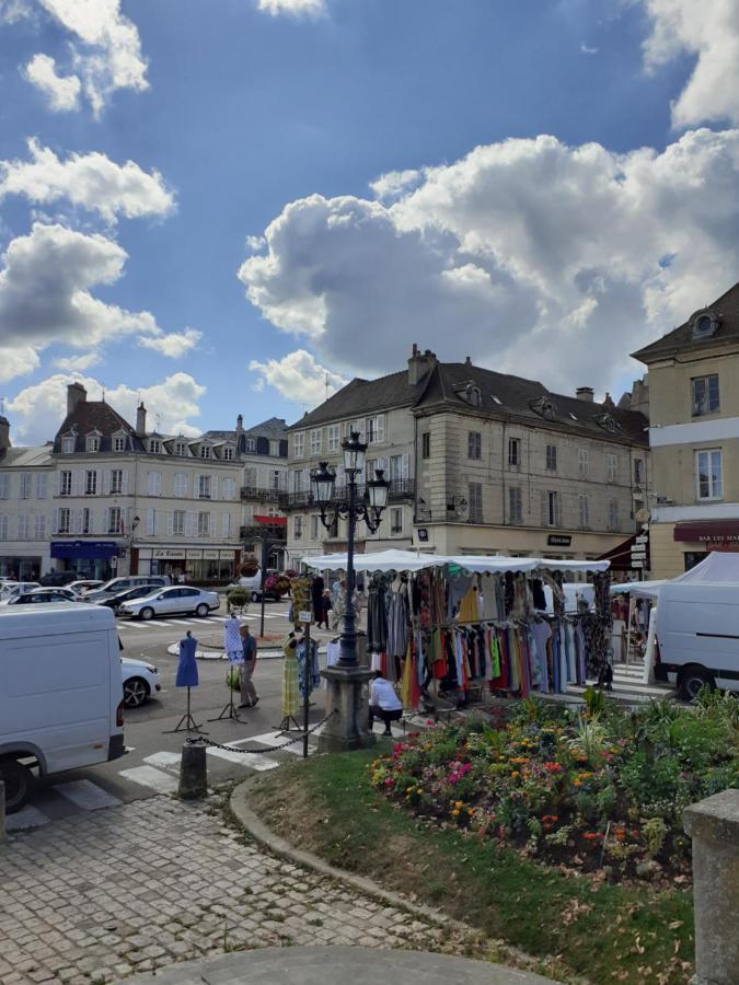 Appartement 48M2 Pour 6 Personnes Au Centre Ville Historique Avec Parking Gratuit Et Une Borne De Recharge Pour Voiture A 10 Metres Avallon Bagian luar foto