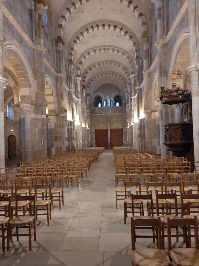 Appartement 48M2 Pour 6 Personnes Au Centre Ville Historique Avec Parking Gratuit Et Une Borne De Recharge Pour Voiture A 10 Metres Avallon Bagian luar foto