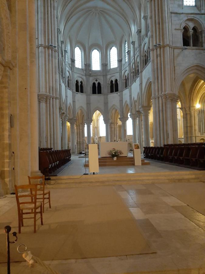 Appartement 48M2 Pour 6 Personnes Au Centre Ville Historique Avec Parking Gratuit Et Une Borne De Recharge Pour Voiture A 10 Metres Avallon Bagian luar foto